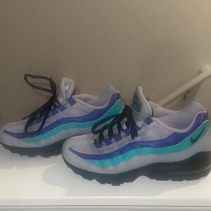 Nike Kids' Gray, Purple, and Teal Airmax 95 Sneakers